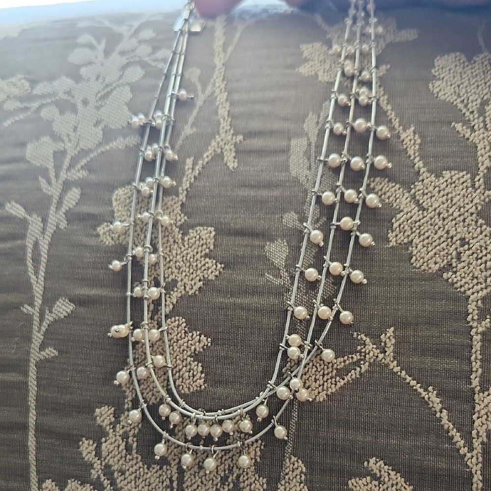 Elegant Silver Pearl Necklace (B17)